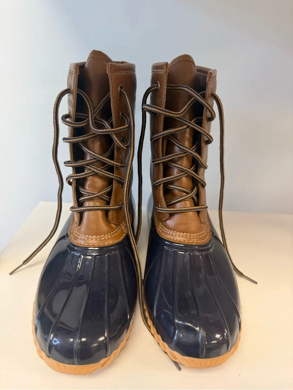 Classic totes Duck rain Boots in Brown and Navy size 9